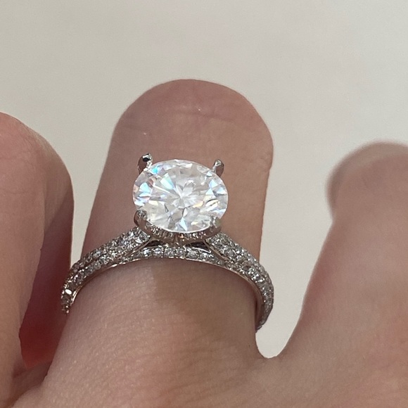 Moissanite diamond engagement ring 2 carats - Picture 3 of 11